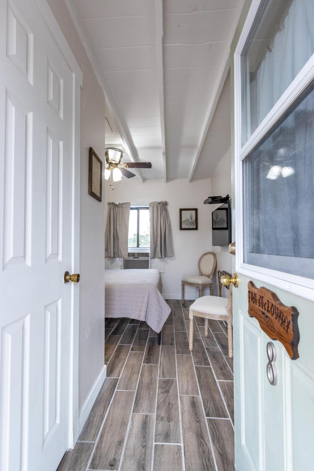 Sagebrush Inn Tombstone Værelse billede A guest room at the Inn at the Opera